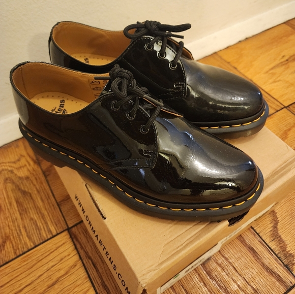 COPY - Preloved Patent Leather Dr. Martens - Picture 4 of 9